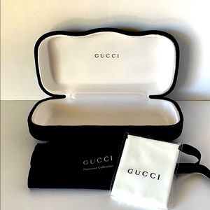 New Gucci sunglass case black velvet & silky bag